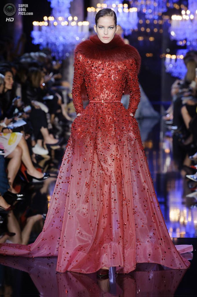 �������. �����. 9 ����. �� ����� ������ ����� ��������� �� Elie Saab. (AP Photo/Thibault Camus)