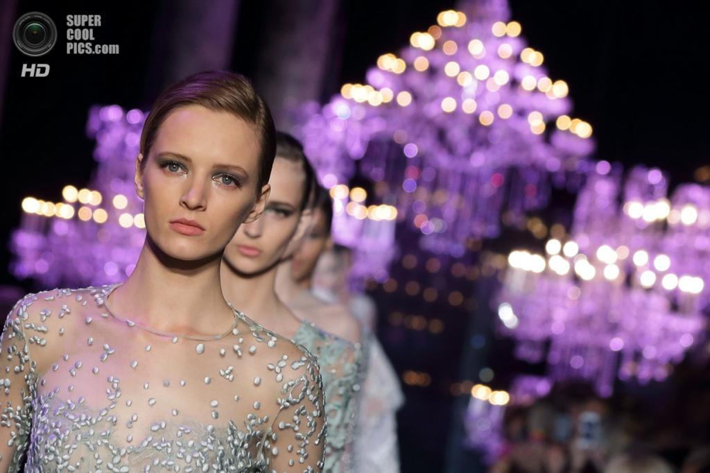 �������. �����. 9 ����. �� ����� ������ ����� ��������� �� Elie Saab. (REUTERS/Philippe Wojazer)