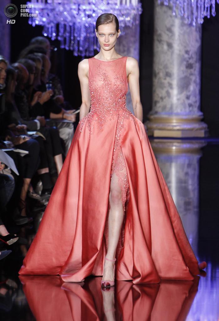�������. �����. 9 ����. �� ����� ������ ����� ��������� �� Elie Saab. (AP Photo/Thibault Camus)