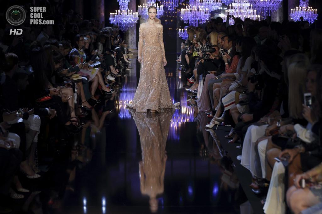 �������. �����. 9 ����. �� ����� ������ ����� ��������� �� Elie Saab. (REUTERS/Philippe Wojazer)