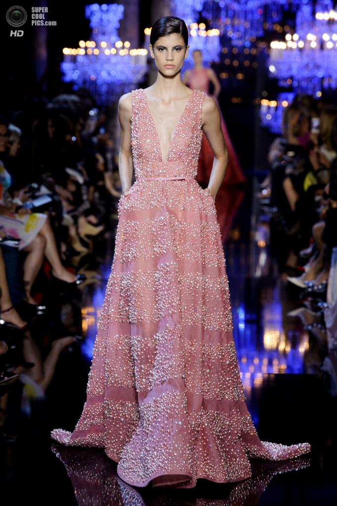 �������. �����. 9 ����. �� ����� ������ ����� ��������� �� Elie Saab. (AP Photo/Thibault Camus)