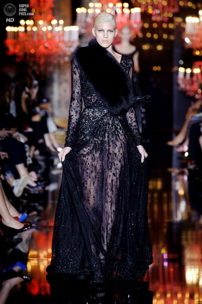 �������. �����. 9 ����. �� ����� ������ ����� ��������� �� Elie Saab. (AP Photo/Thibault Camus)